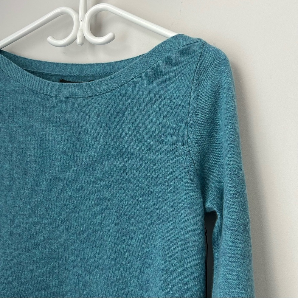 Tahari Boat Neck Cashmere Sweater - Picture 3 of 6